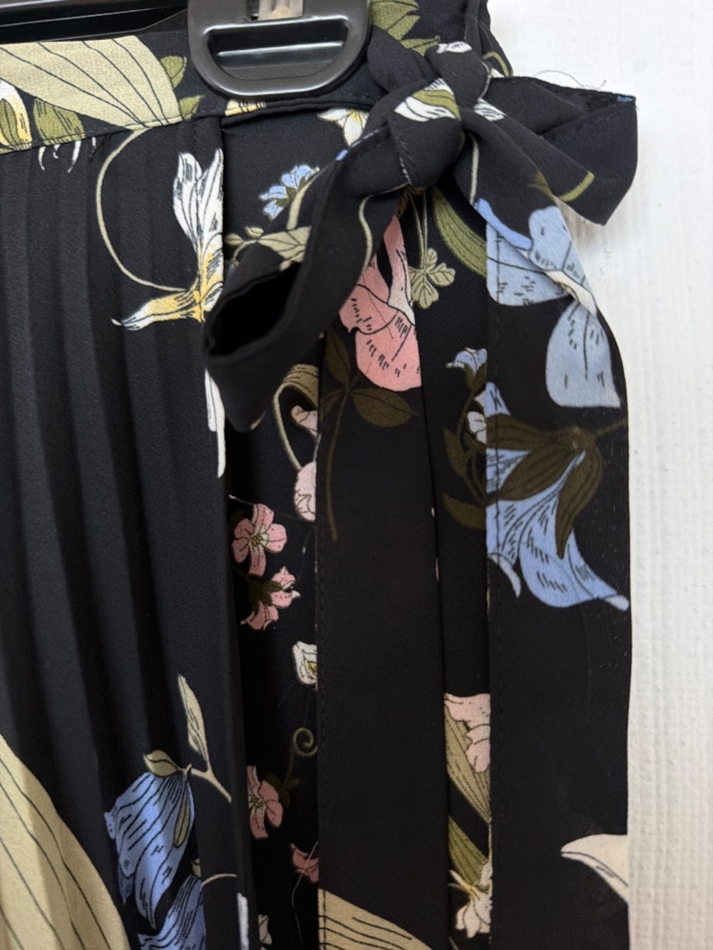 New York & Company Floral Pleated Skirt 🌸 - Picture 4 of 4